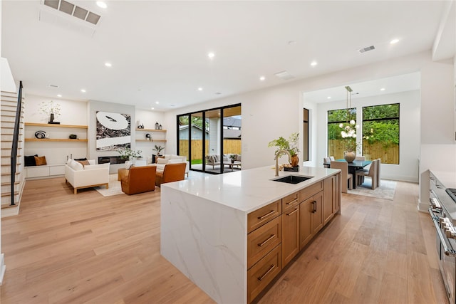 1741 Chippendale Rd, Houston, TX 77018 - kitchen featuring light wood-style floors, plenty of natural light, a center island with sink, and recessed lighting