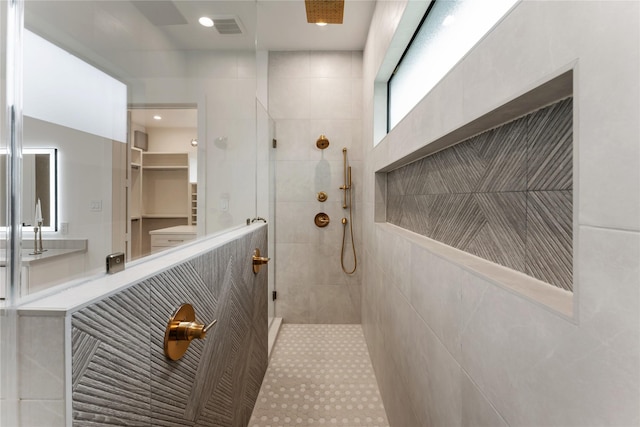1741 Chippendale Rd, Houston, TX 77018 - bathroom with a walk in shower and a walk in closet