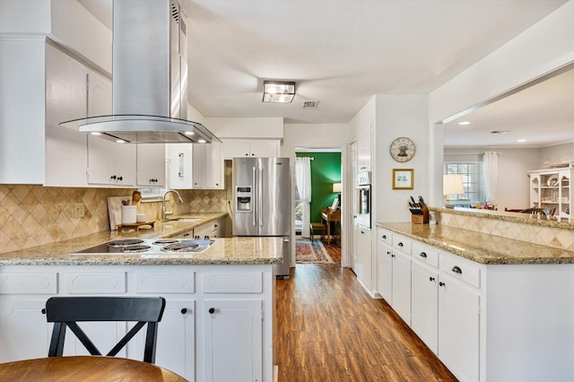 915 Timber Cove Dr, Seabrook, TX 77586 - kitchen with island exhaust hood, stainless steel appliances, a peninsula, a sink, and dark wood-style flooring