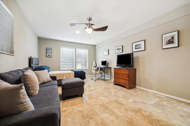 1112 Jackson Blvd, Houston, TX 77006 - living area with ceiling fan and baseboards