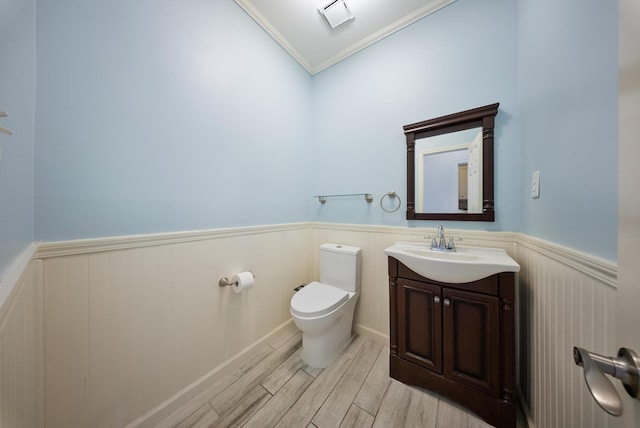 1818 Hillgreen Dr, Katy, TX 77494 - bathroom featuring wainscoting, toilet, vanity, wood finish floors, and ornamental molding