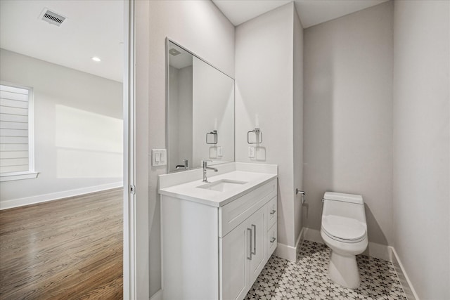 1518 Houston Ave, Houston, TX 77007 - bathroom with vanity, toilet, and baseboards