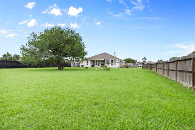 1814 Caroline Ave, Baytown, TX 77523 - view of yard