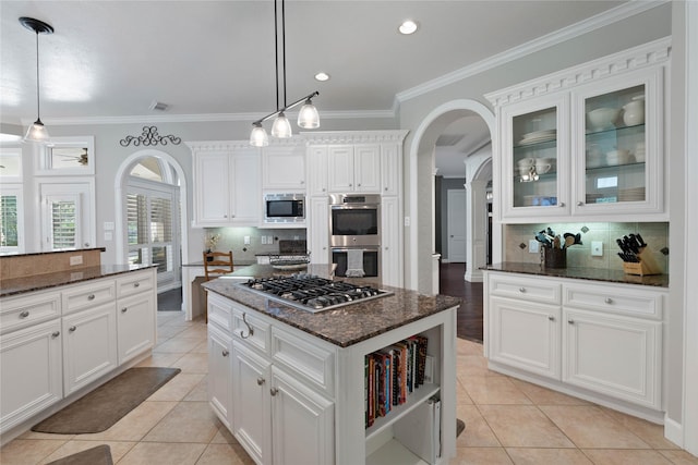 9611 Stonebridge Pl, Tomball, TX 77375 - kitchen with stainless steel appliances, backsplash, light tile patterned floors, crown molding, and recessed lighting