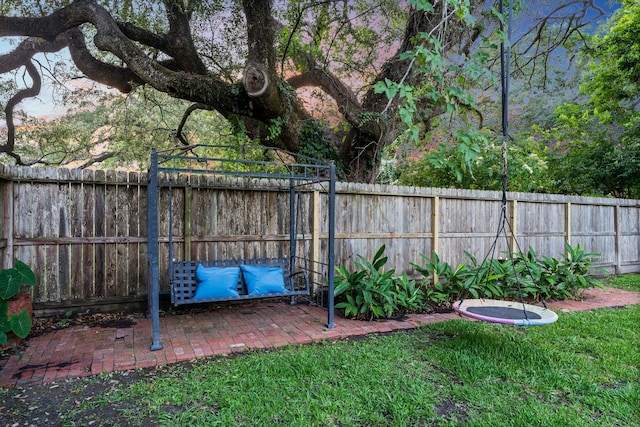 9382 Livernois Rd, Houston, TX 77080 - view of yard featuring a patio