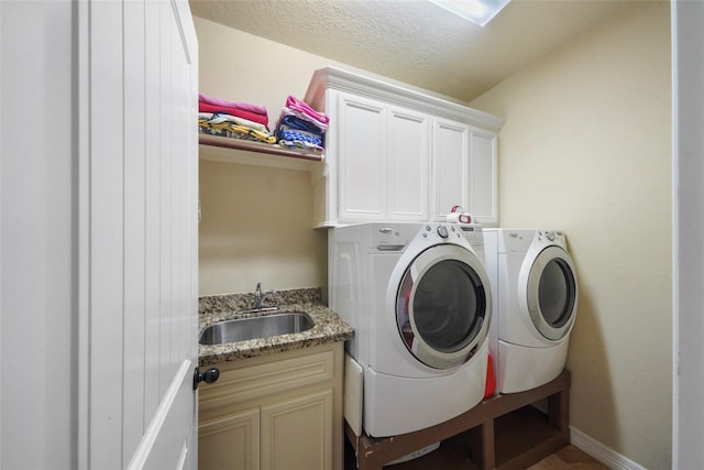 5112 E Settlers Bnd, Montgomery, TX 77316 - laundry area with washing machine and dryer, cabinet space, wet bar, and baseboards