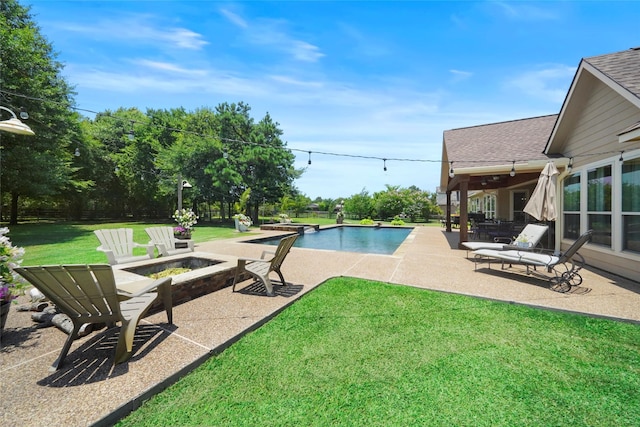 5112 E Settlers Bnd, Montgomery, TX 77316 - swimming pool with a patio and a fire pit