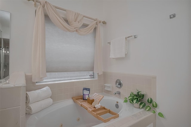 11943 Natural Bridges Ln, Sugar Land, TX 77498 - bathroom featuring a jetted tub