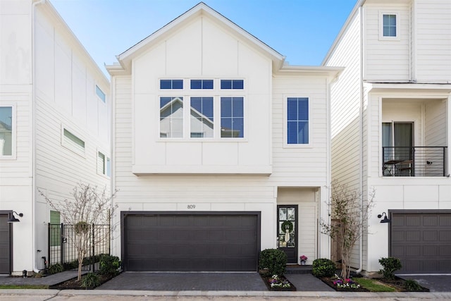 809 Burton Landing Ln, Houston, TX 77008 - view of front of house featuring a garage