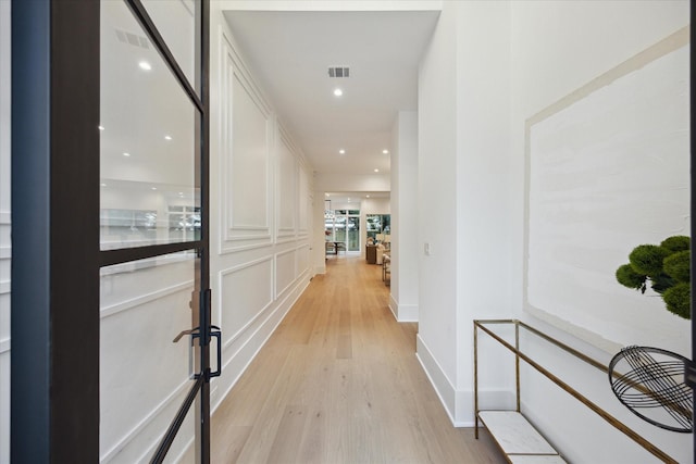 806 Holton St, Bellaire, TX 77401 - corridor featuring light wood-style flooring, recessed lighting, and baseboards