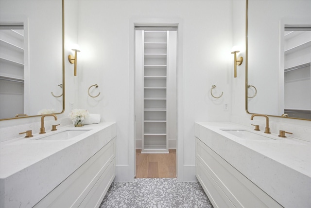 806 Holton St, Bellaire, TX 77401 - full bathroom with two vanities and a walk in closet