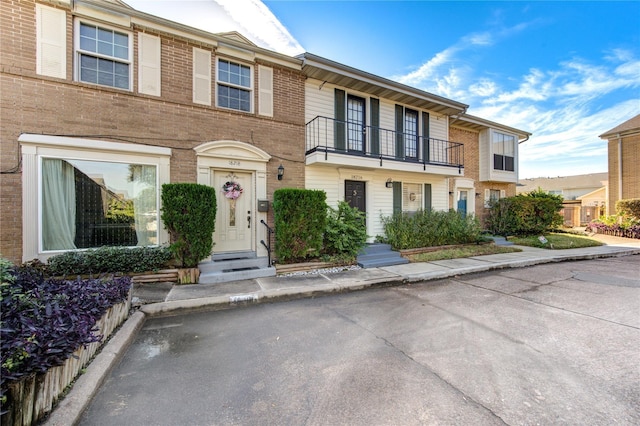 18218 Heritage Ln Unit 8218, Houston, TX 77058 - multi unit property featuring a balcony and brick siding