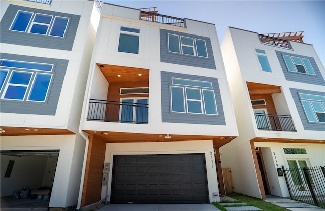 2117 Sauer St, Houston, TX 77004 - view of front of home with an attached garage and stucco siding