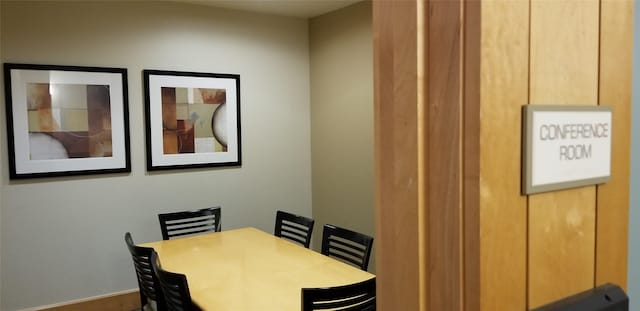 3505 Sage Rd Unit 1807, Houston, TX 77056 - dining space featuring baseboards
