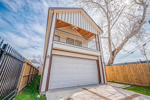 6702 Utah St, Houston, TX 77091 - view of garage