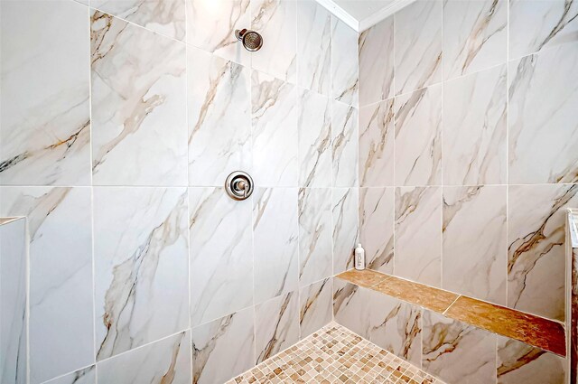 6702 Utah St, Houston, TX 77091 - bathroom featuring a tile shower