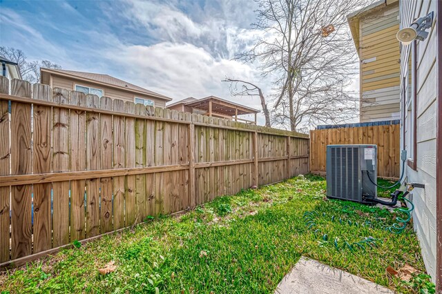 6702 Utah St, Houston, TX 77091 - fenced backyard featuring central air condition unit