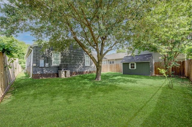 502 Enid St, Houston, TX 77009 - view of yard