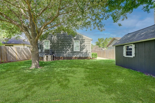 502 Enid St, Houston, TX 77009 - view of yard featuring an outdoor structure