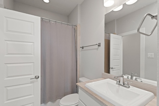 6602 Rochester Lake Loop, Katy, TX 77493 - bathroom featuring toilet, vanity, and curtained shower