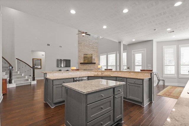 6602 Rochester Lake Loop, Katy, TX 77493 - kitchen with gray cabinets, a spacious island, a sink, baseboards, and recessed lighting