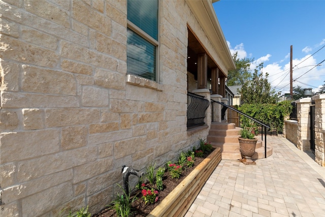 1509 Summer St, Houston, TX 77007 - view of side of home featuring a patio area and stone siding