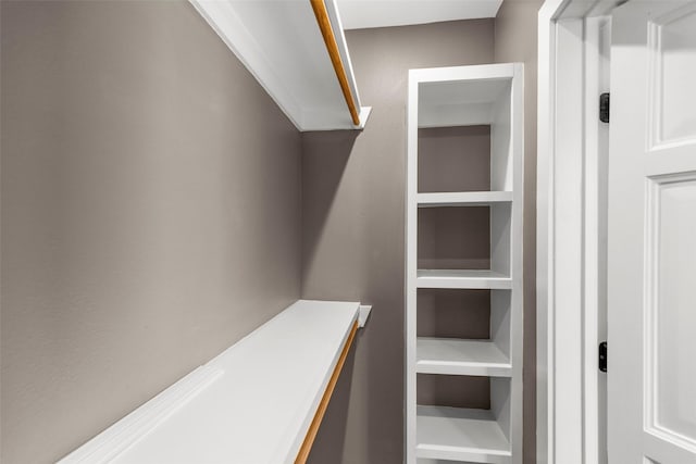 1509 Summer St, Houston, TX 77007 - view of spacious closet
