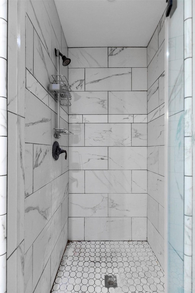 1509 Summer St, Houston, TX 77007 - full bath featuring a stall shower