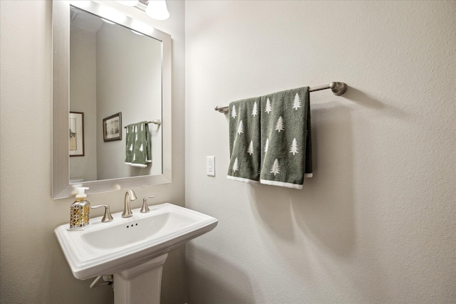 8918 Aventino Way, Houston, TX 77080 - bathroom featuring a sink