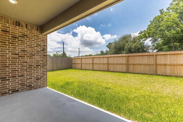 6507 Radcliffe St, Houston, TX 77091 - view of yard featuring a patio area