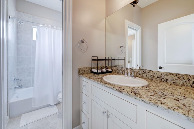 1540 Lawrence St, Houston, TX 77008 - full bath featuring toilet, vanity, shower / bath combination with curtain, and tile patterned floors