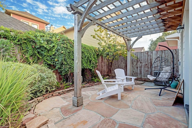 1540 Lawrence St, Houston, TX 77008 - fenced backyard with a pergola and a patio area