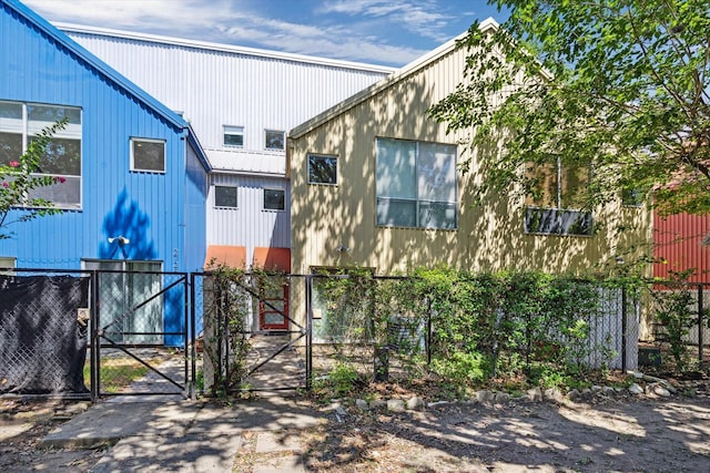 2720 La Branch St, Houston, TX 77004 - view of front of property with a gate and metal roof