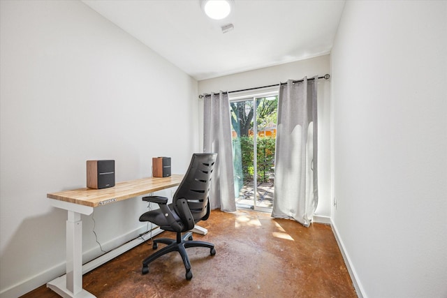 2720 La Branch St, Houston, TX 77004 - office area featuring baseboards and finished concrete flooring