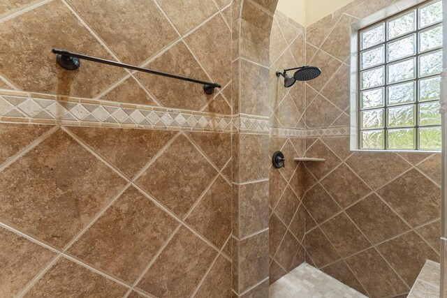 4022 Hidden Winds Dr, Spring, TX 77386 - bathroom with a tile shower