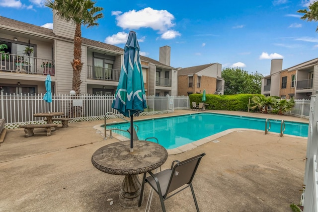 3220 69th St Unit B8, Galveston, TX 77551 - community pool with a patio
