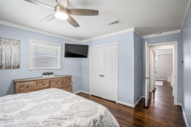 10207 Chatterton Dr, Houston, TX 77043 - bedroom with wood finished floors, a closet, baseboards, ornamental molding, and ceiling fan