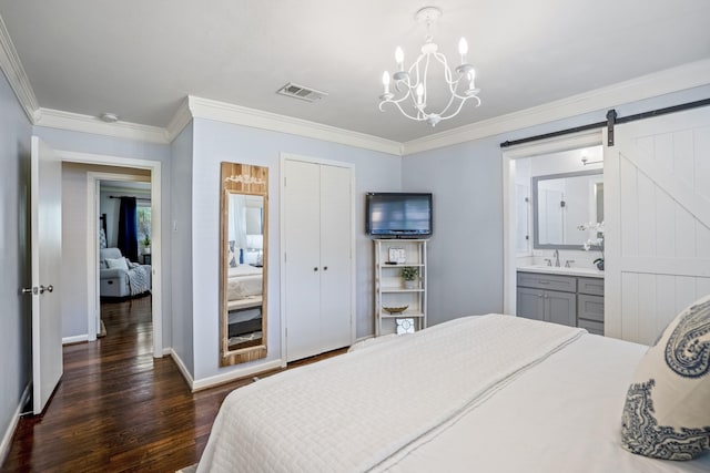 10207 Chatterton Dr, Houston, TX 77043 - bedroom with dark wood-type flooring, ornamental molding, a chandelier, a sink, and baseboards