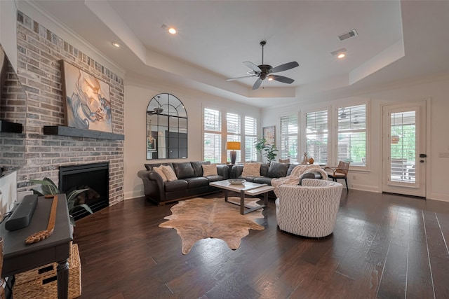 7 Edgemont Ct, Fulshear, TX 77441 - living area featuring a tray ceiling, a ceiling fan, wood-type flooring, baseboards, and recessed lighting
