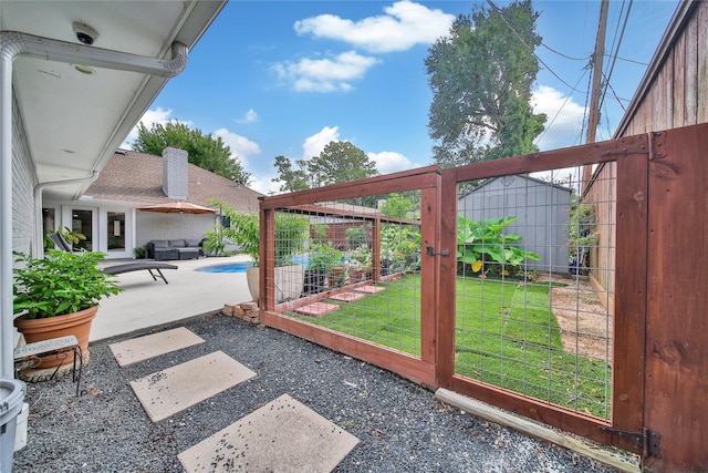 963 Thornton Rd, Houston, TX 77018 - view of yard with a patio area