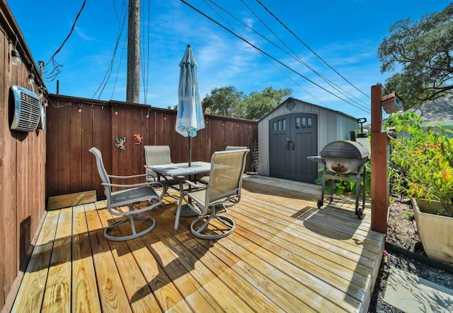 963 Thornton Rd, Houston, TX 77018 - deck with outdoor dining space and area for grilling