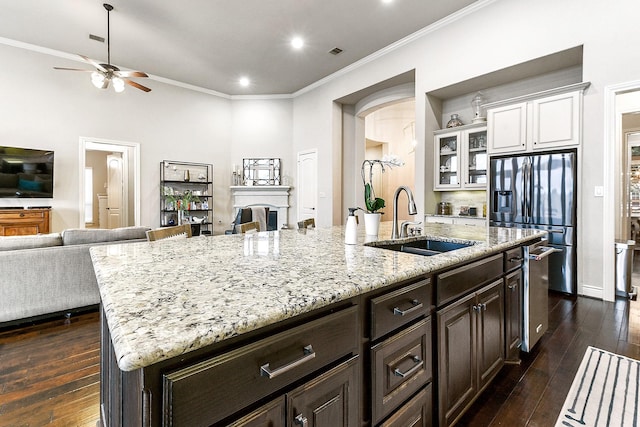27511 Becketts Knoll Ct, Katy, TX 77494 - kitchen with stainless steel appliances, a sink, ceiling fan, open floor plan, and crown molding