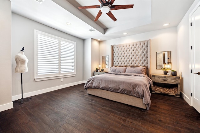 5121 Elysian St, Houston, TX 77009 - bedroom featuring a raised ceiling, wood finished floors, baseboards, recessed lighting, and ceiling fan