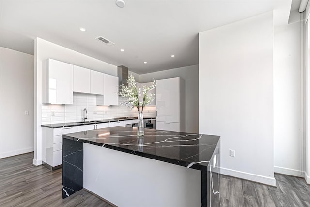 4521 San Felipe St Unit 1203, Houston, TX 77027 - kitchen with a sink, baseboards, dark wood-style floors, and recessed lighting
