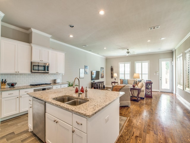 221 W 25th St Unit A, Houston, TX 77008 - kitchen featuring a sink, stainless steel appliances, recessed lighting, a ceiling fan, and ornamental molding