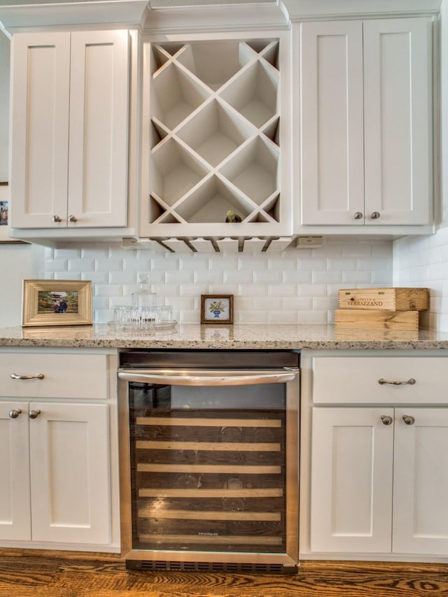 221 W 25th St Unit A, Houston, TX 77008 - indoor dry bar featuring wine cooler and backsplash