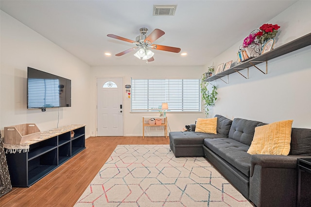 4304 Sherwood Ln Unit 106, Houston, TX 77092 - living area featuring ceiling fan, light wood-type flooring, and recessed lighting