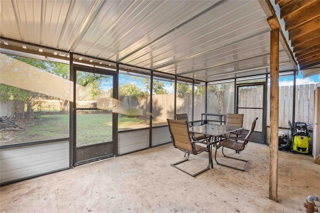 4304 Sherwood Ln Unit 106, Houston, TX 77092 - sunroom featuring outdoor dining area