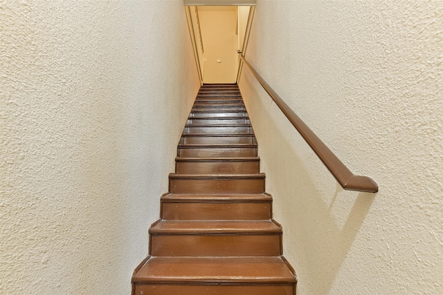 1809 31st St, Galveston, TX 77550 - stairway with a textured wall