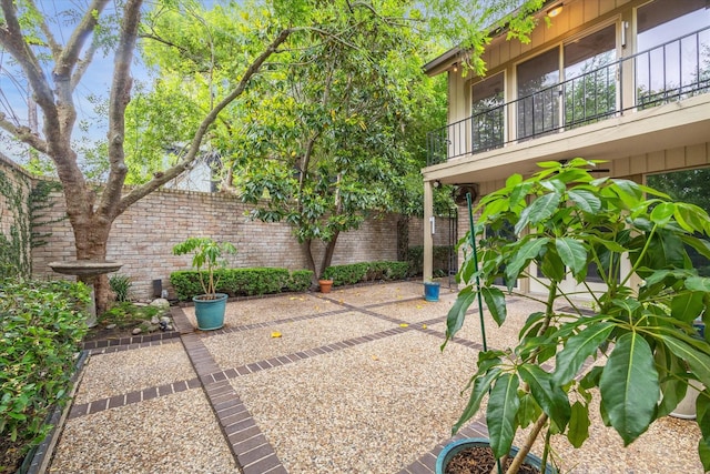 4 River Hollow Ln, Houston, TX 77027 - fenced backyard featuring a balcony and a patio
